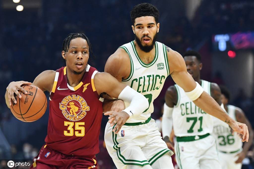 阿斯顿马丁绝杀威廉姆斯，佩雷兹高光表现