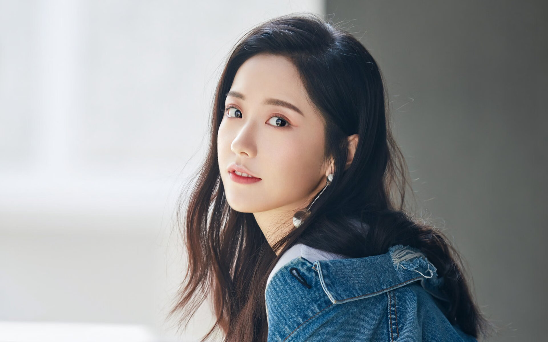 非洲雄狮咆哮伯纳乌，喀麦隆神锋三箭定江山，波兰门神叹息夜